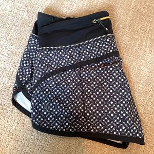 LULULEMON SPEED UP SHORT 2.5”